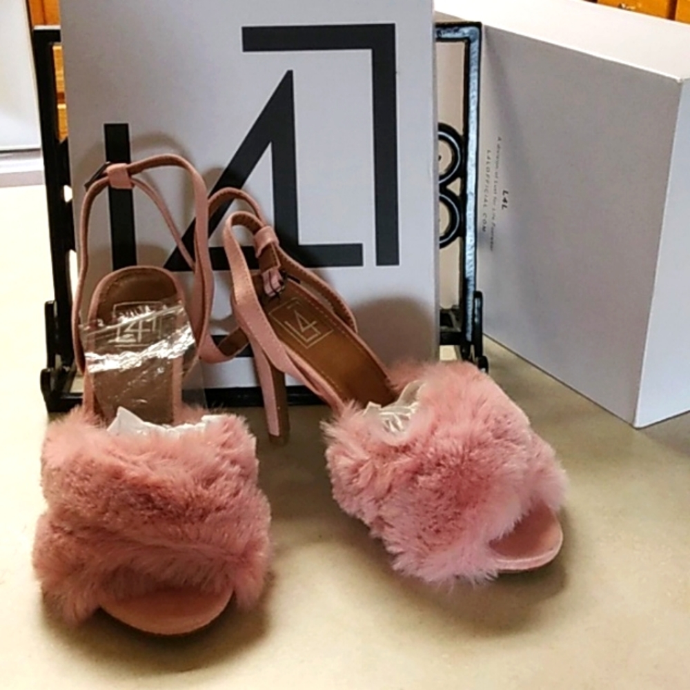 Sexy, pink fur heels